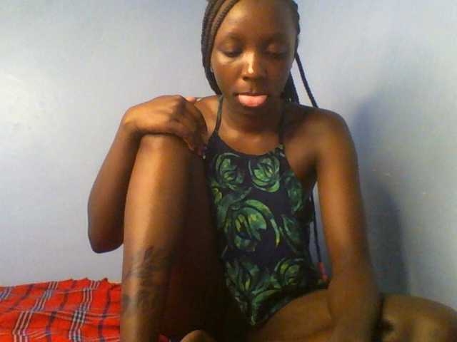 Evalyne live cam on BongaCams