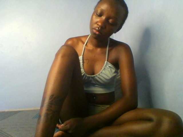 Evalyne live cam on BongaCams