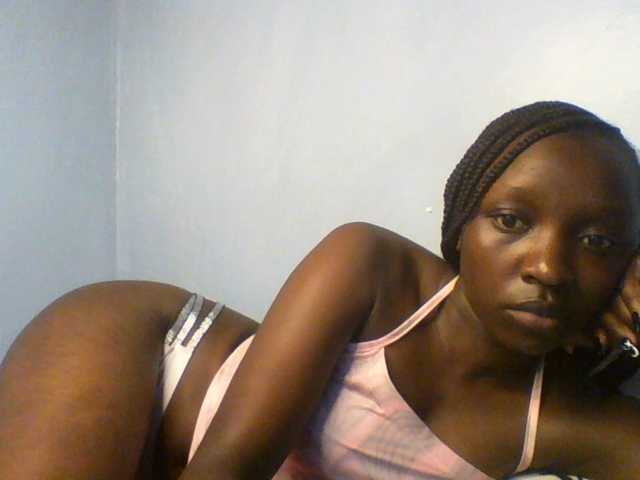 Evalyne live cam on BongaCams