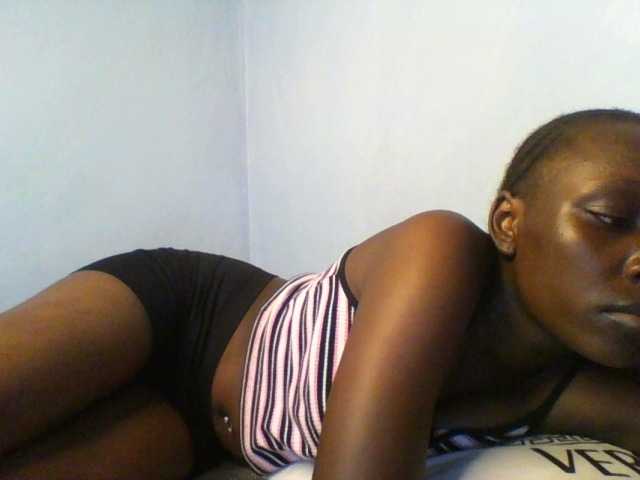 Evalyne live cam on BongaCams