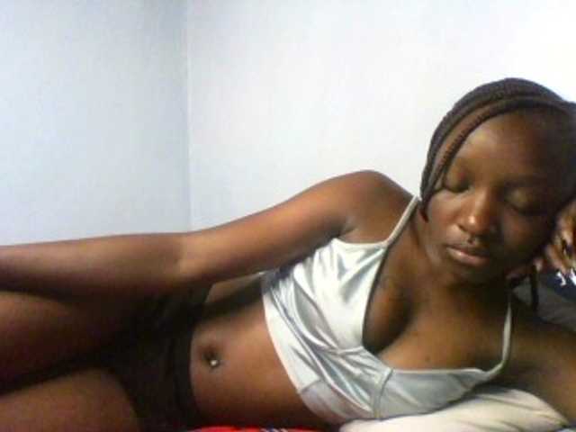 Evalyne, en directo ahora en BongaCams
