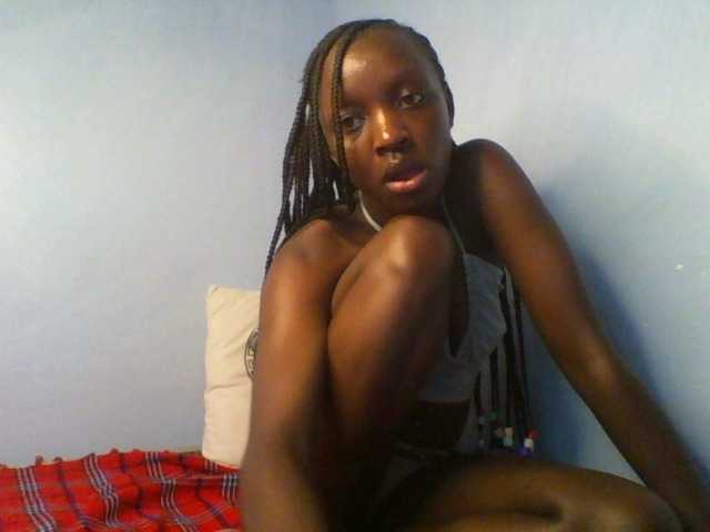 Evalyne live cam on BongaCams