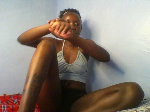 Evalyne live cam on BongaCams