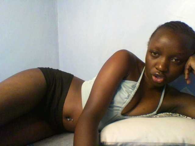 Evalyne live cam on BongaCams