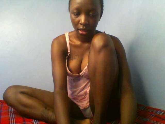 Evalyne live cam on BongaCams