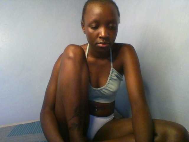 Evalyne live cam on BongaCams