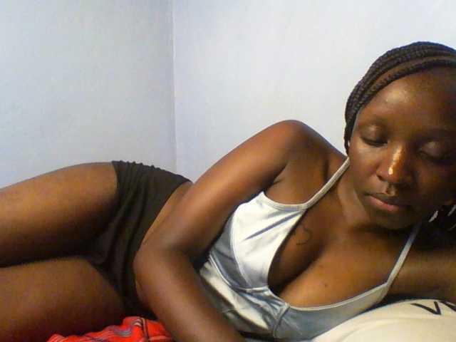 Evalyne live cam on BongaCams