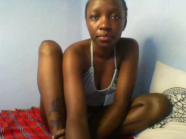 Evalyne live cam on BongaCams
