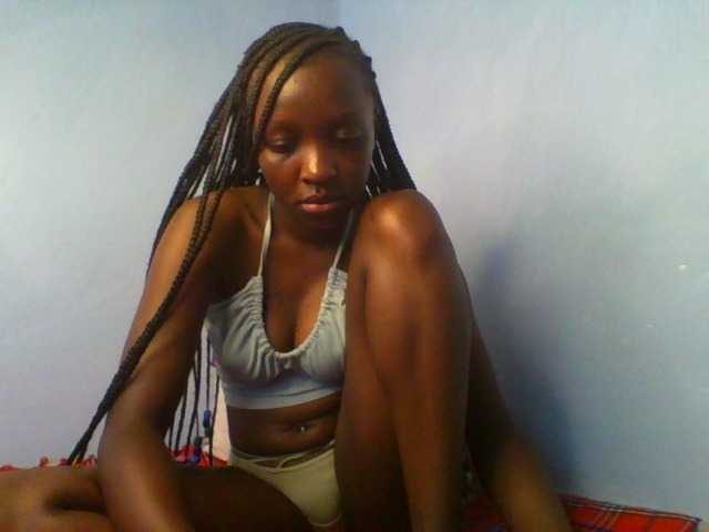 Evalyne, en vivo ahora en BongaCams