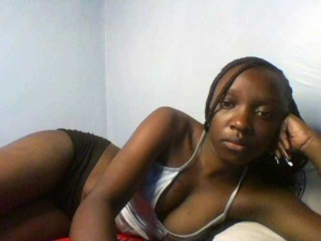 Evalyne, en directo ahora en BongaCams