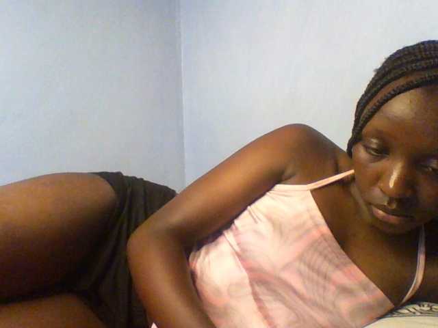 Evalyne, en directo ahora en BongaCams
