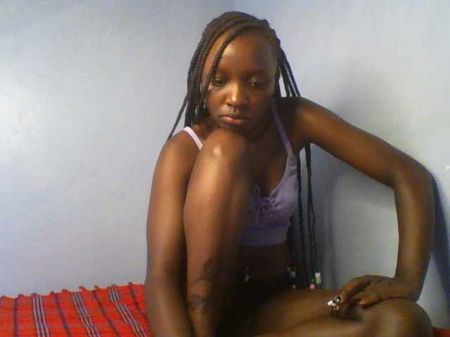 Evalyne live cam on BongaCams
