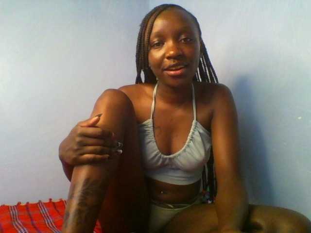 Evalyne, live now on BongaCams