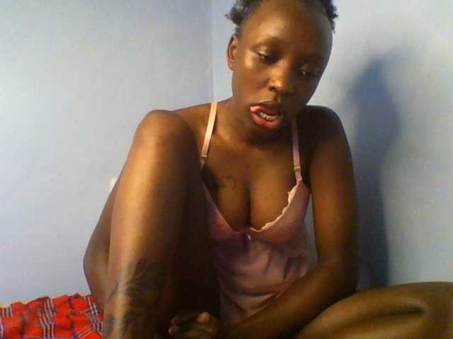 Evalyne live cam on BongaCams