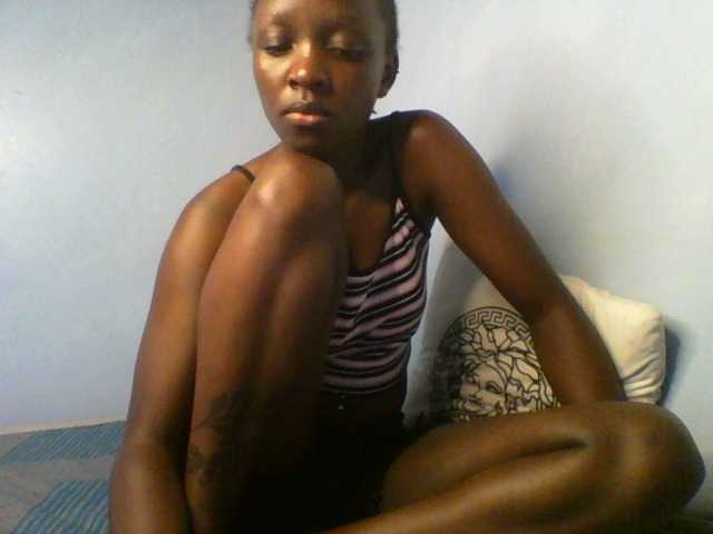 Evalyne live cam on BongaCams