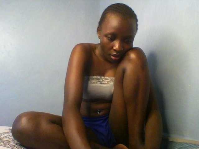 Evalyne live cam on BongaCams