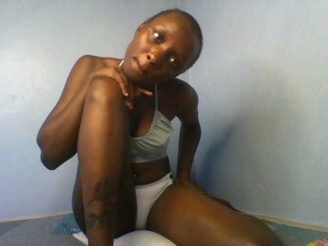 Evalyne live cam on BongaCams