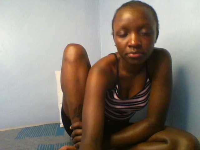 Evalyne live cam on BongaCams