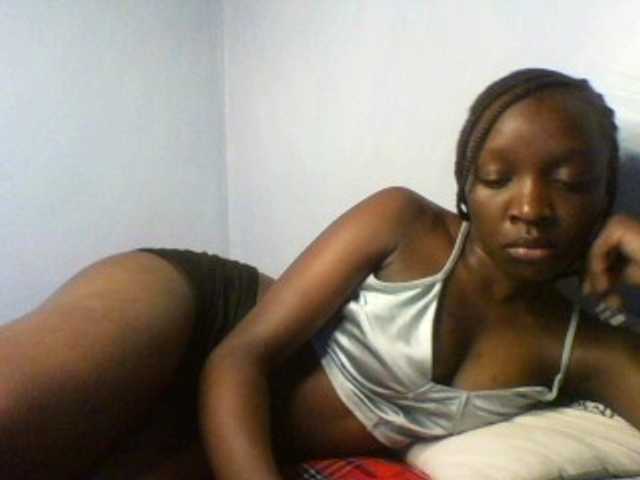 Evalyne, en directo ahora en BongaCams
