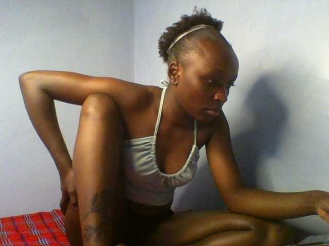 Evalyne live cam on BongaCams