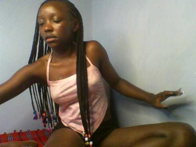 Evalyne, en vivo ahora en BongaCams