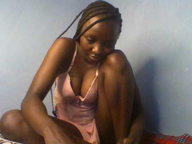 Evalyne live cam on BongaCams