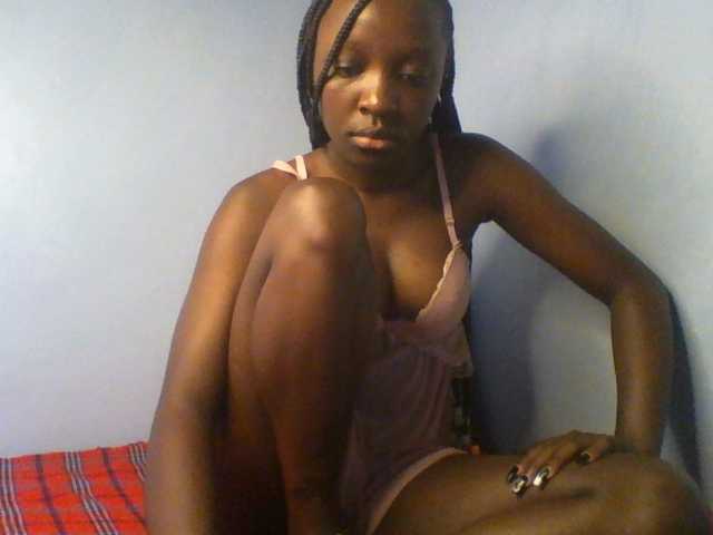 Evalyne live cam on BongaCams