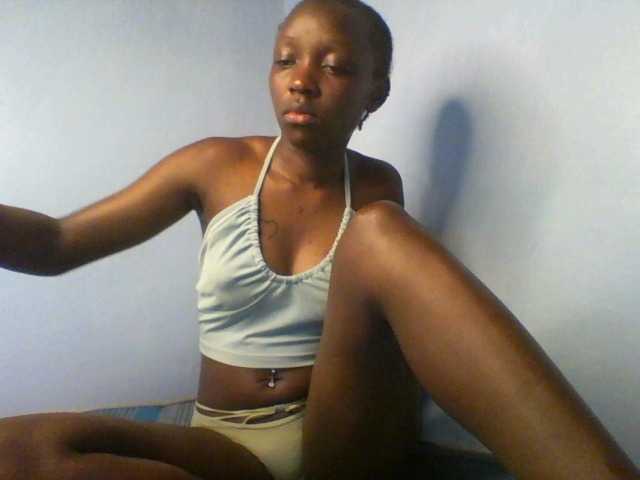 Evalyne live cam on BongaCams