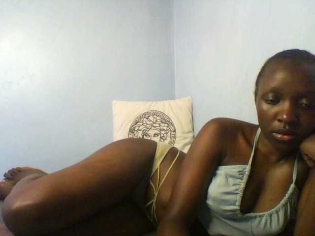 Evalyne live cam on BongaCams