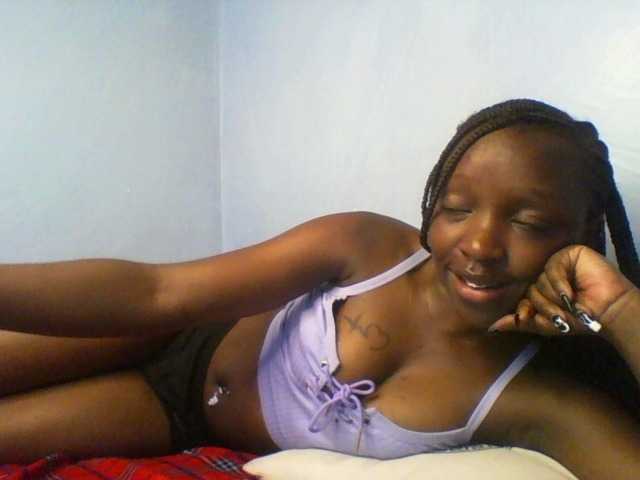Evalyne live cam on BongaCams