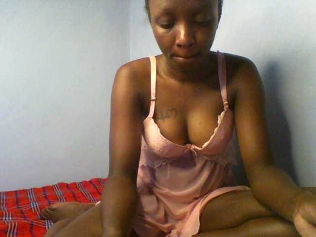 Evalyne live cam on BongaCams