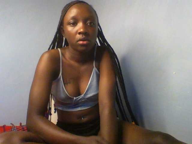 Evalyne live cam on BongaCams