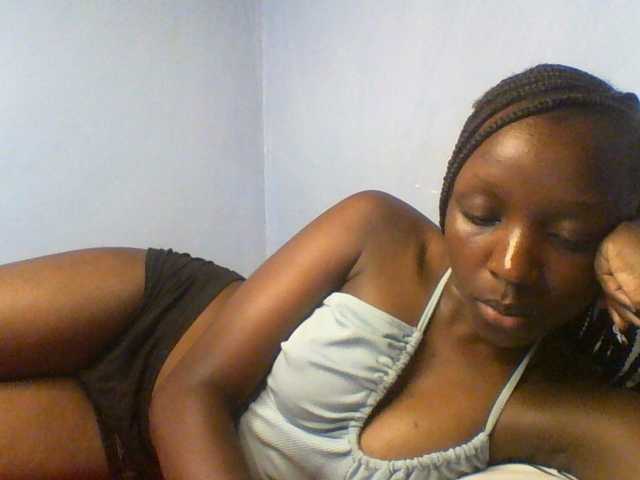 Evalyne live cam on BongaCams