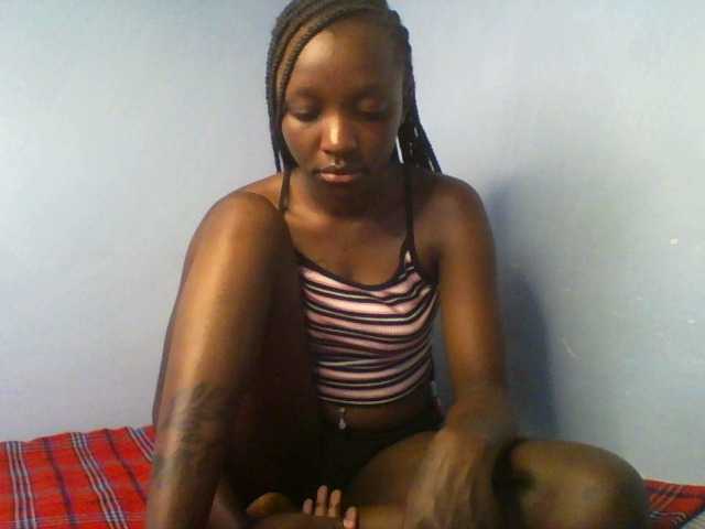 Evalyne live cam on BongaCams