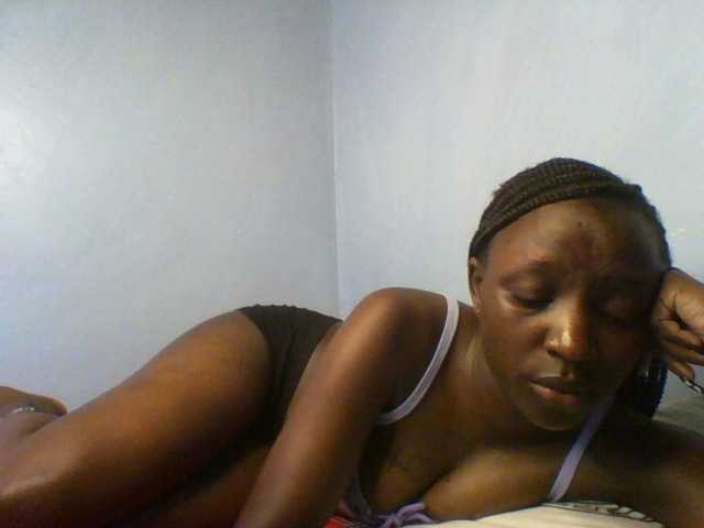Evalyne live cam on BongaCams