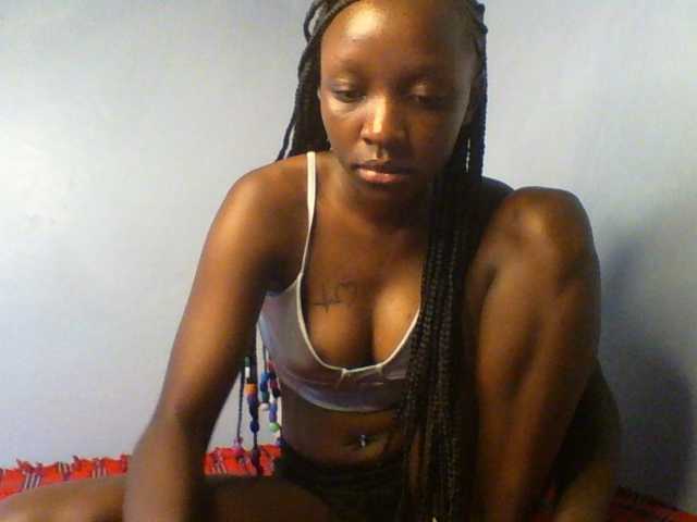 Evalyne live cam on BongaCams