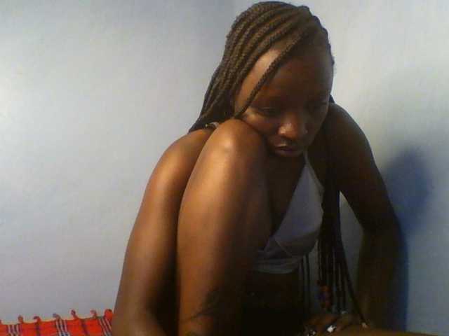 Evalyne, en directo ahora en BongaCams