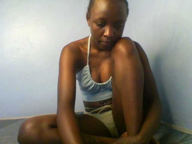 Evalyne live cam on BongaCams