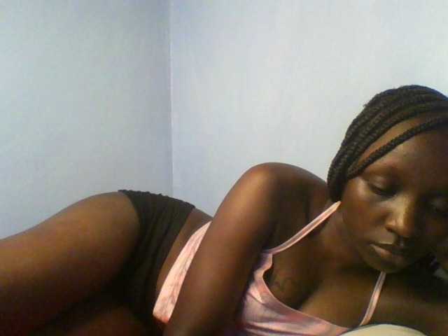 Evalyne live cam on BongaCams
