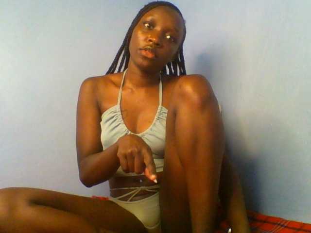Evalyne live cam on BongaCams