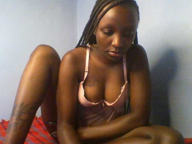 Evalyne live cam on BongaCams