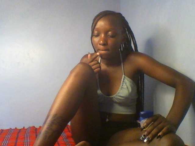 Evalyne live cam on BongaCams