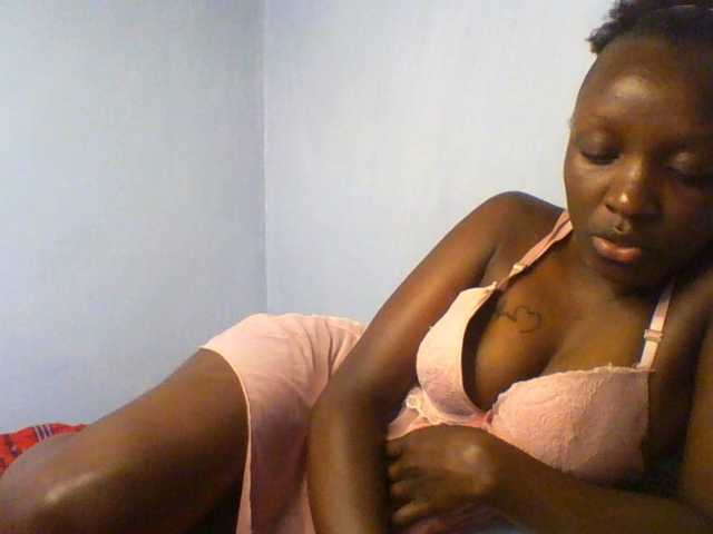 Evalyne live cam on BongaCams