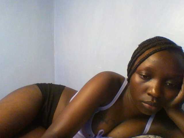 Evalyne live cam on BongaCams