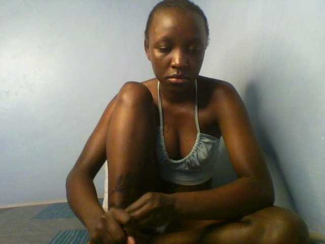 Evalyne live cam on BongaCams
