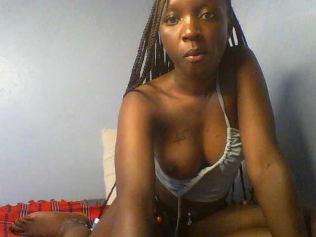 Evalyne live cam on BongaCams