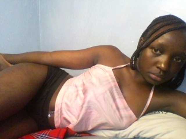 Evalyne live cam on BongaCams