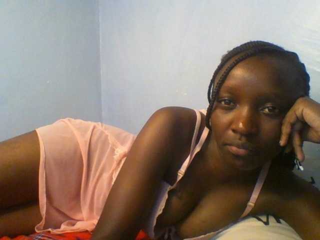 Evalyne live cam on BongaCams