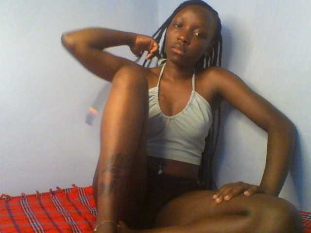 Evalyne live cam on BongaCams
