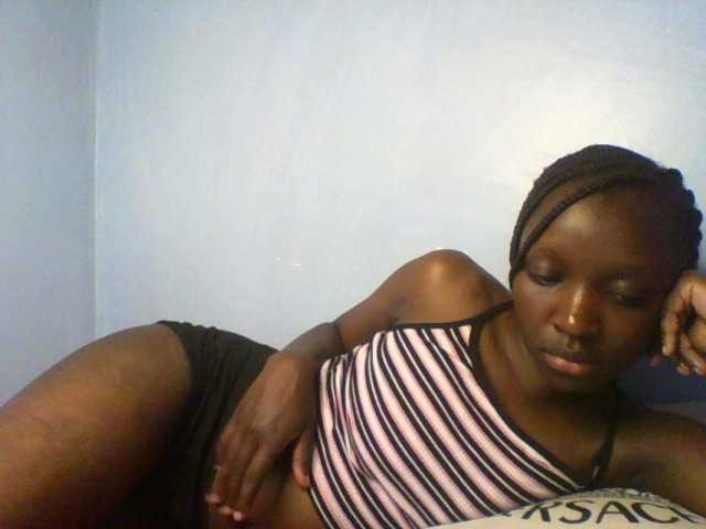 Evalyne live cam on BongaCams